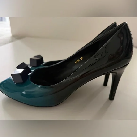Louis Vuitton navy blue Heels Size 8 - Picture 2 of 12